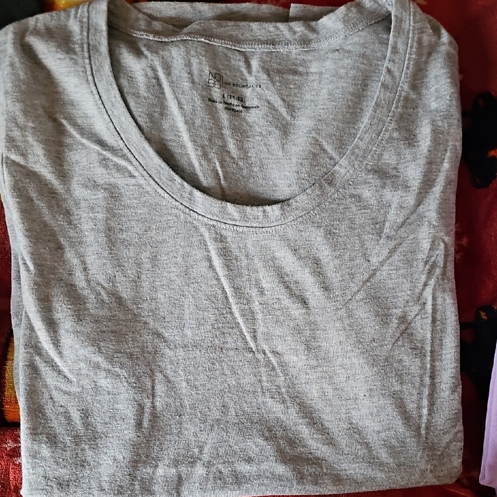 No Boundaries Women's Short Sleeve Tee - Light Gray